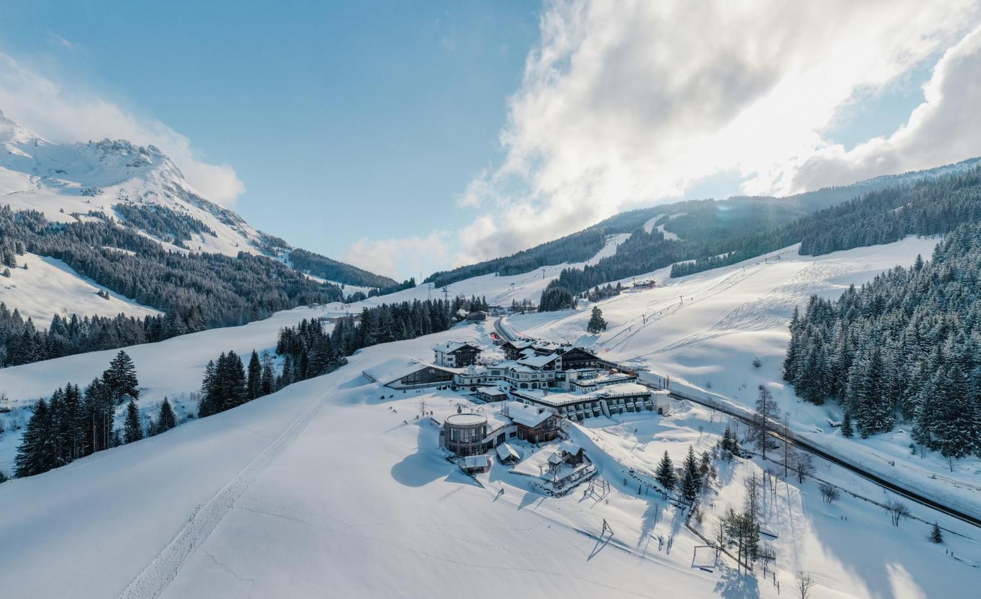 Uebergossene Alm Resort Dienten am Hochkönig Buitenkant foto