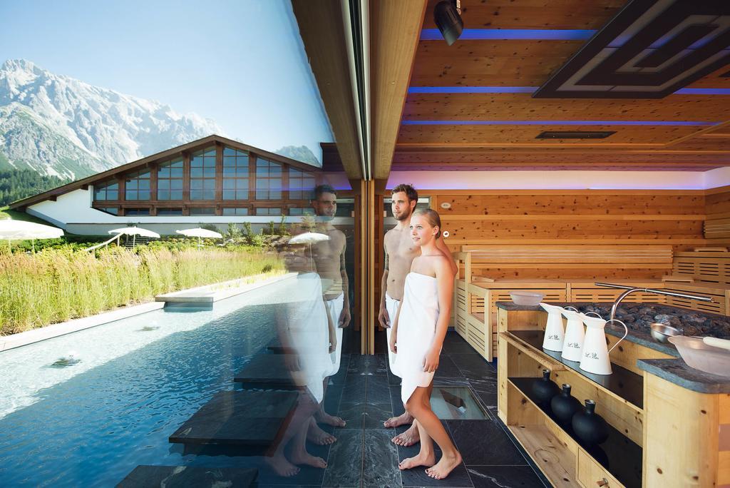 Uebergossene Alm Resort Dienten am Hochkönig Buitenkant foto